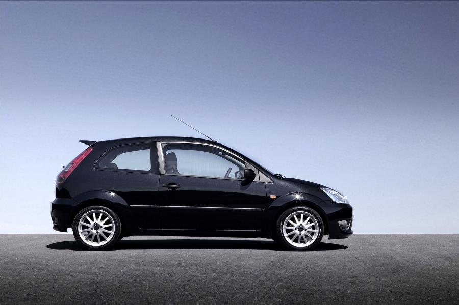  Ford Fiesta Zetec S 2005 года  (фото 8 из 18)